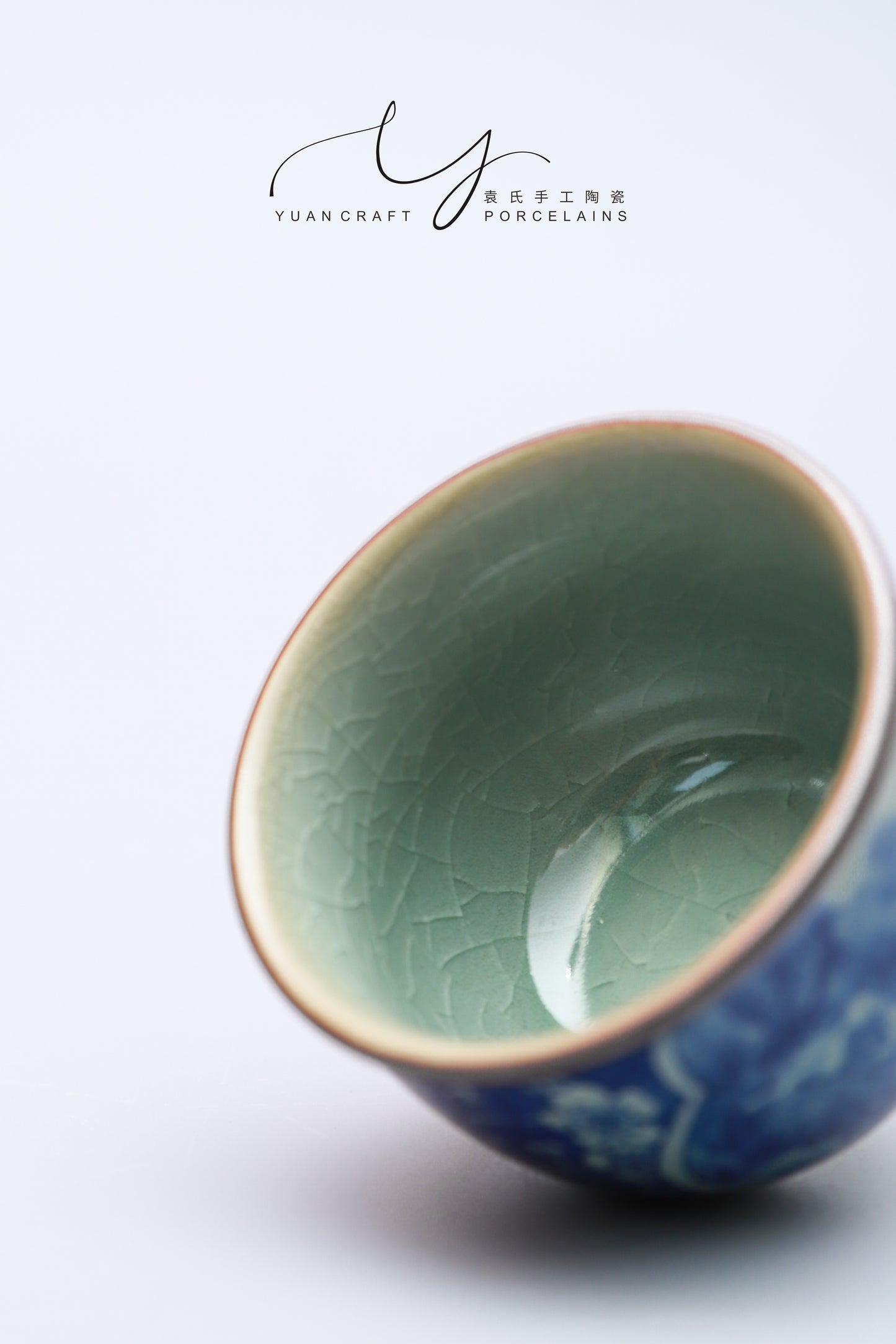 Chinese Traditional Landscape KungFu Teacup with Ice Crackle Pattern